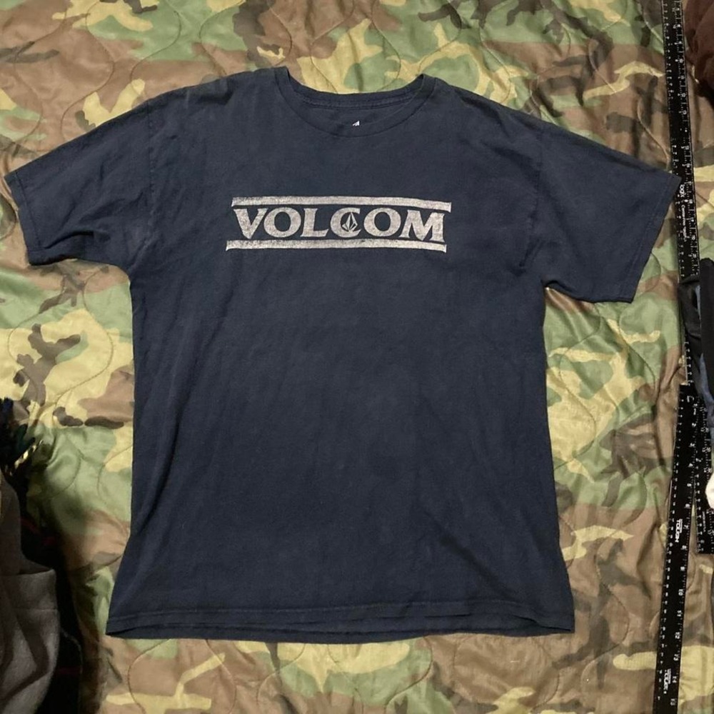 00s volcom spellout graphic tee stone logo